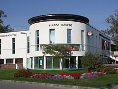 Pannonia Cultural Center and Library, including the Café Piazza - Balatonalmádi, Hungría