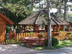 The terrace of the Forest Inn Restaurant - Veszprém (Wesprim, Weißbrunn), Ungarn